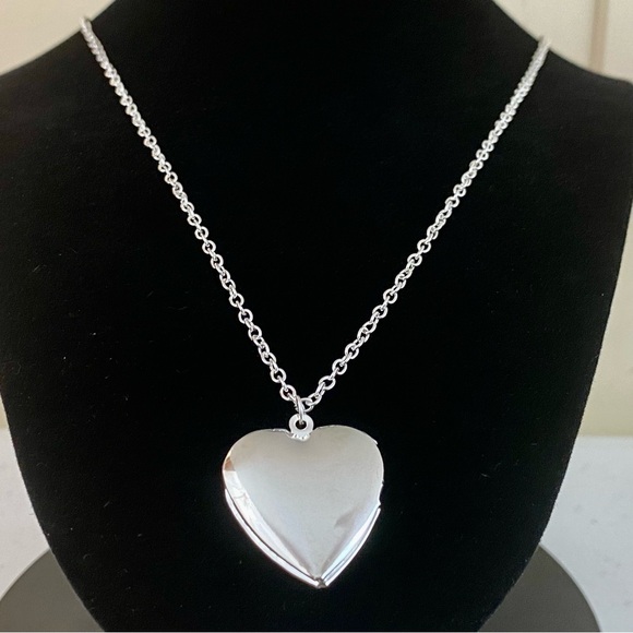 Filigree Style Heart Locket Necklace With Cable Link Chain Mother’s Day Gift - Picture 5 of 14